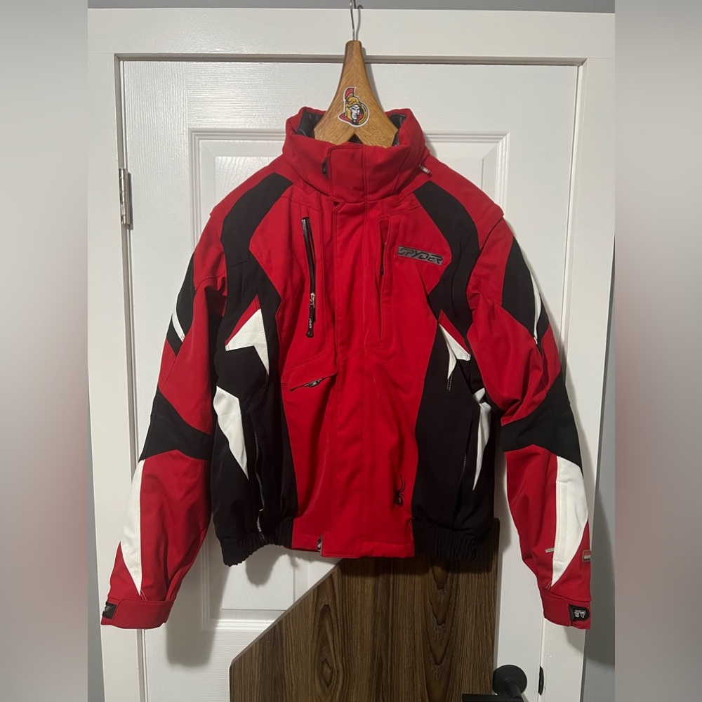 AWESOME Spyder Jacket!! 🔥 Great for Winter ~ Skiing, Snowboarding and more!!